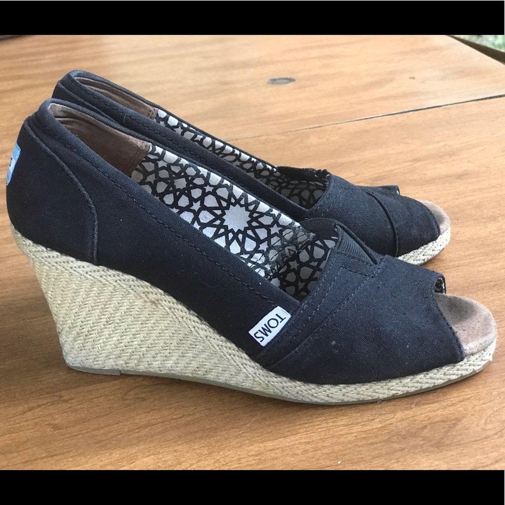 Tom’s Black Canvas Wedges